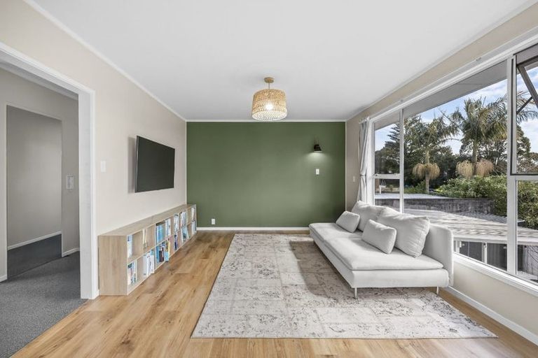 Photo of property in 22 Royal Road, Massey, Auckland, 0614