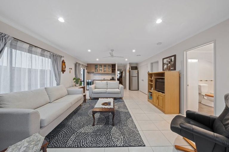Photo of property in 3 Bezar Place, Flat Bush, Auckland, 2016