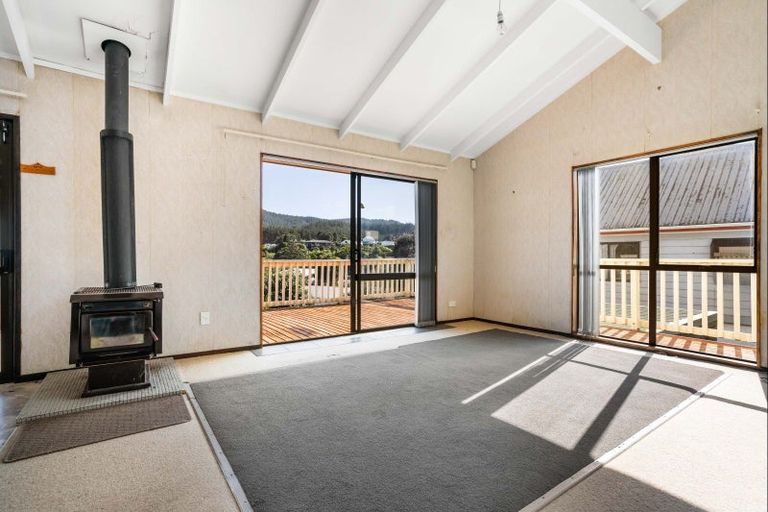 Photo of property in 104 Titiro Place, Onemana, Whangamata, 3691