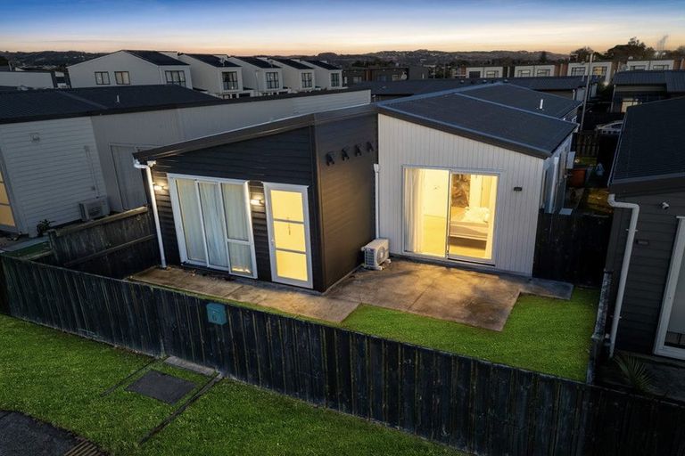 Photo of property in 6 Swamp Kauri Grove, Papakura, 2110