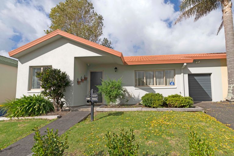 Photo of property in 3 Neta Grove, Henderson, Auckland, 0612
