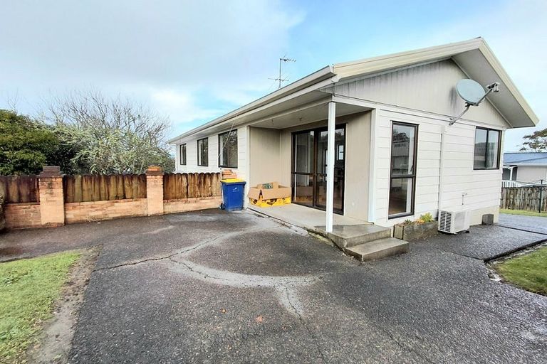 Photo of property in 1/30 Chislehurst Street, Henderson, Auckland, 0612