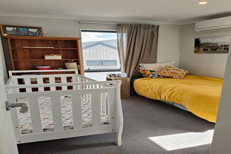 Photo of property in 14 Ringa Matau Road, Hobsonville, Auckland, 0616