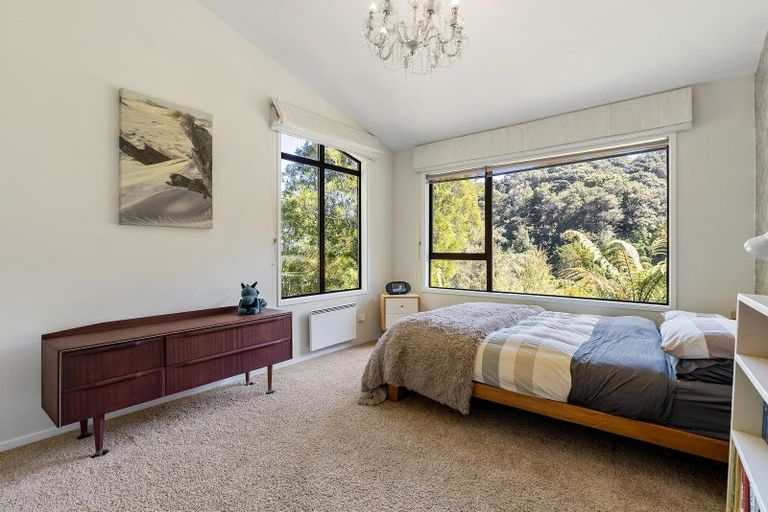 Photo of property in 136 Cheviot Road, Lowry Bay, Lower Hutt, 5013
