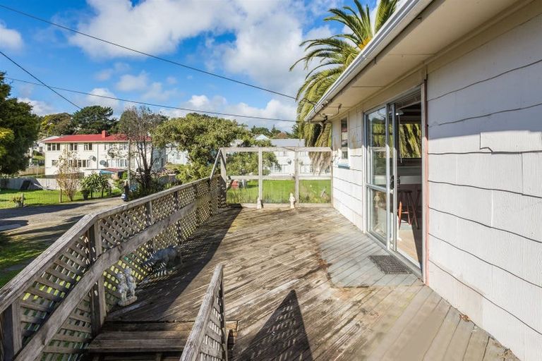 Photo of property in 23 Cornwall Crescent, Cannons Creek, Porirua, 5024