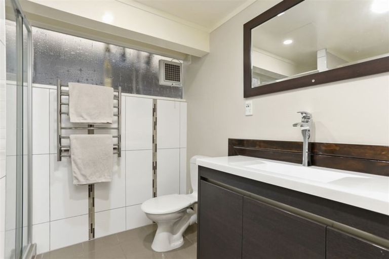 Photo of property in 43 Knightsbridge Drive, Forrest Hill, Auckland, 0620