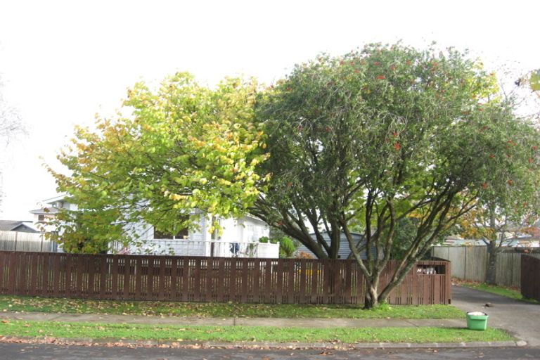Photo of property in 14 Darren Crescent, Half Moon Bay, Auckland, 2012