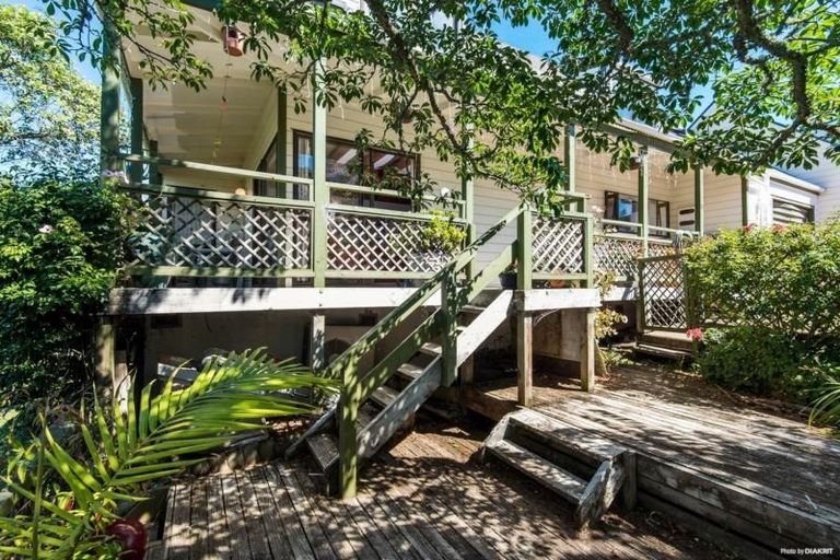 Photo of property in 5/8 West Lynn Road, Titirangi, Auckland, 0604