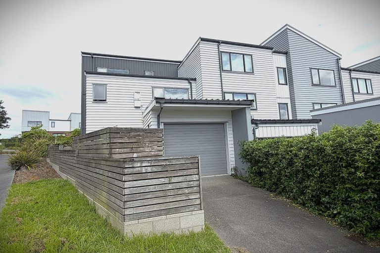 Photo of property in 63 Te Oneroa Way, Long Bay, Auckland, 0630