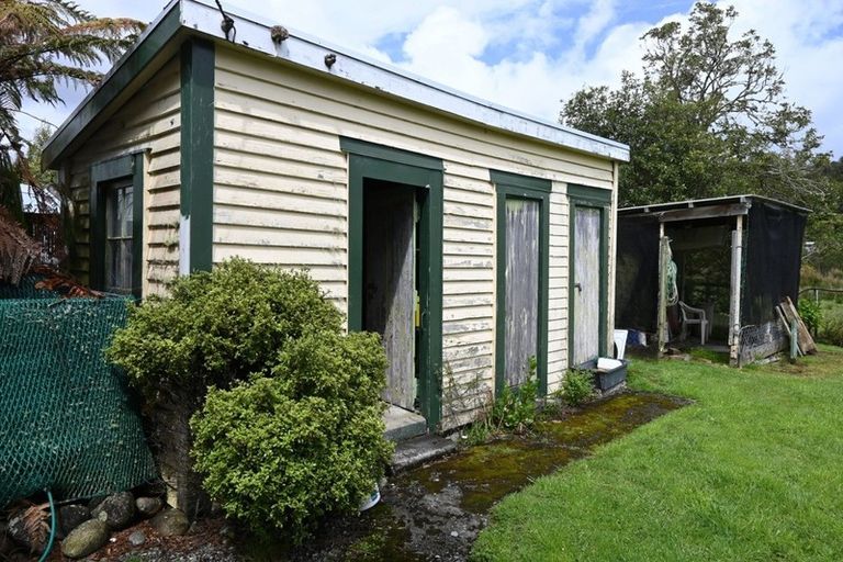 Photo of property in 6 Gladstone Street, Westport, 7825