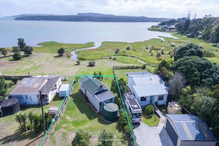 Photo of property in 64 Maunsell Road, Port Waikato, Tuakau, 2695