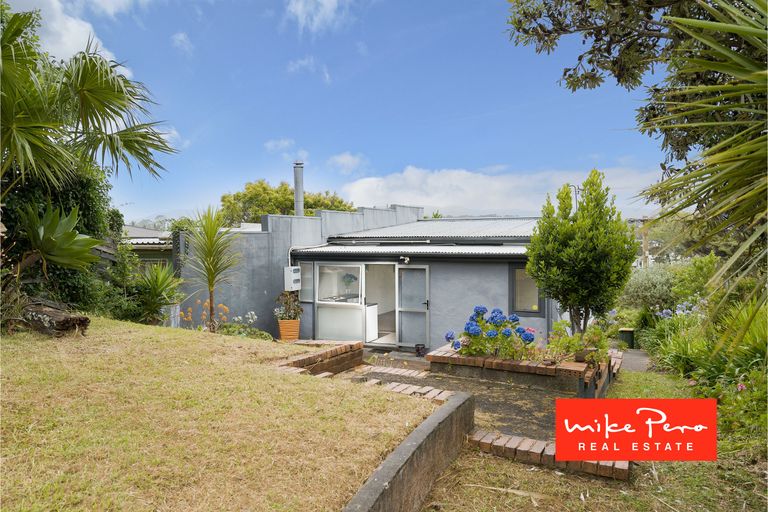 Photo of property in 9 Rangeview Road, Sunnyvale, Auckland, 0612