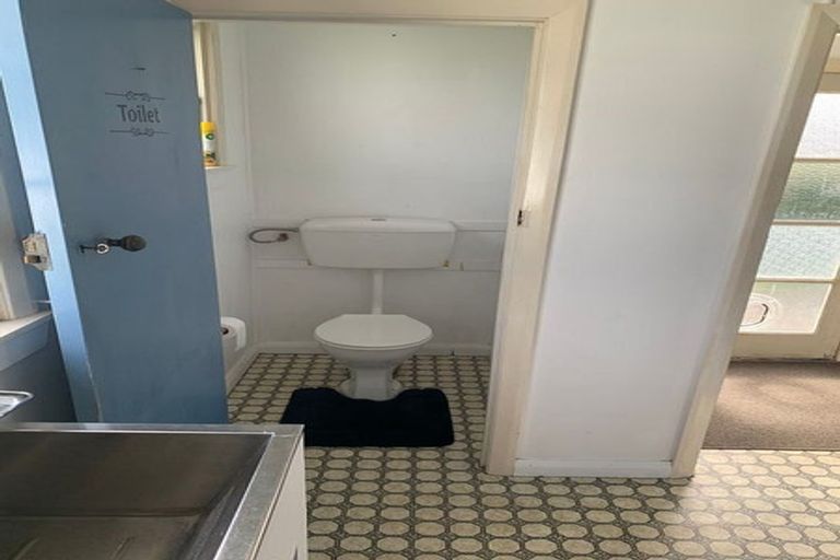 Photo of property in 120 Seaview Road, Westown, New Plymouth, 4310