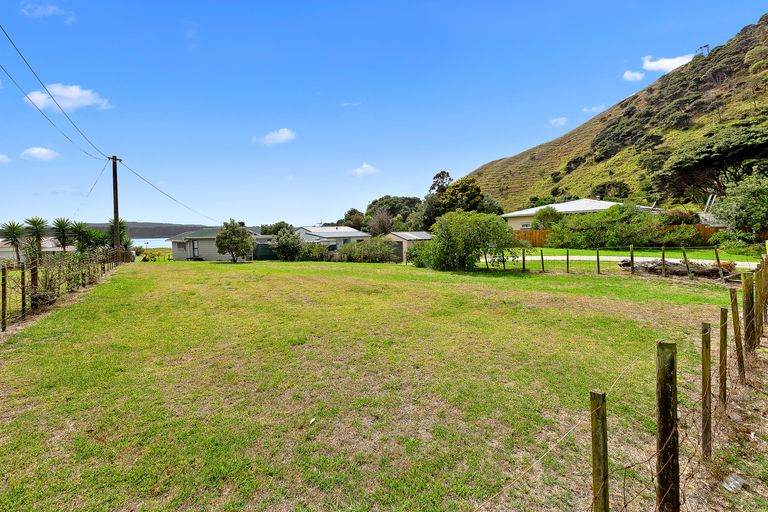 Photo of property in 64 Maunsell Road, Port Waikato, Tuakau, 2695