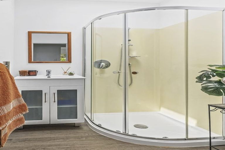 Photo of property in 1a Sandhurst Way, Crofton Downs, Wellington, 6035