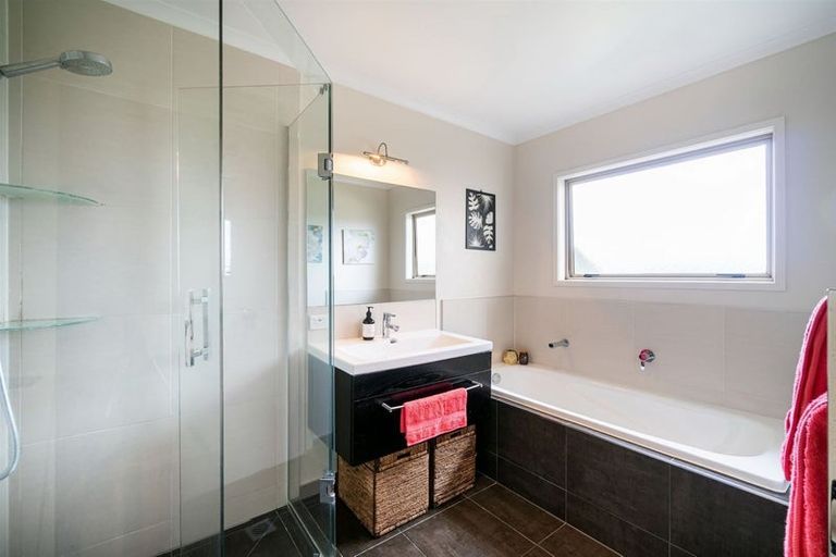 Photo of property in 636d East Coast Road, Pinehill, Auckland, 0630