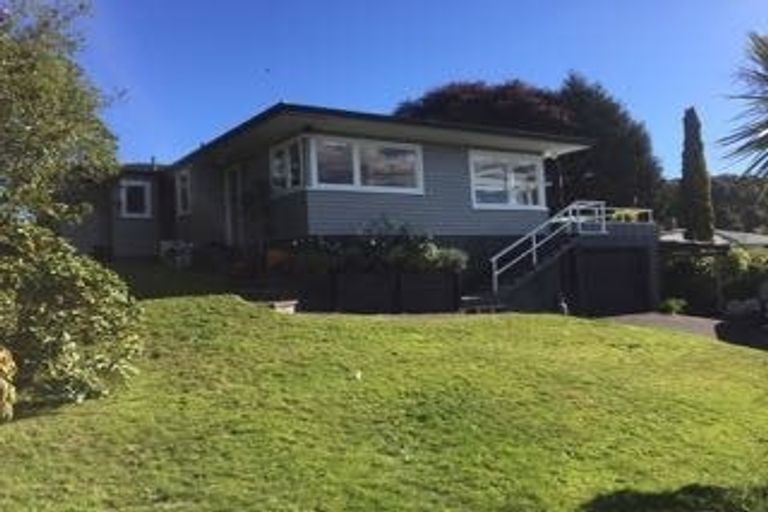 Photo of property in 18 Scenic Heights, Acacia Bay, Taupo, 3330