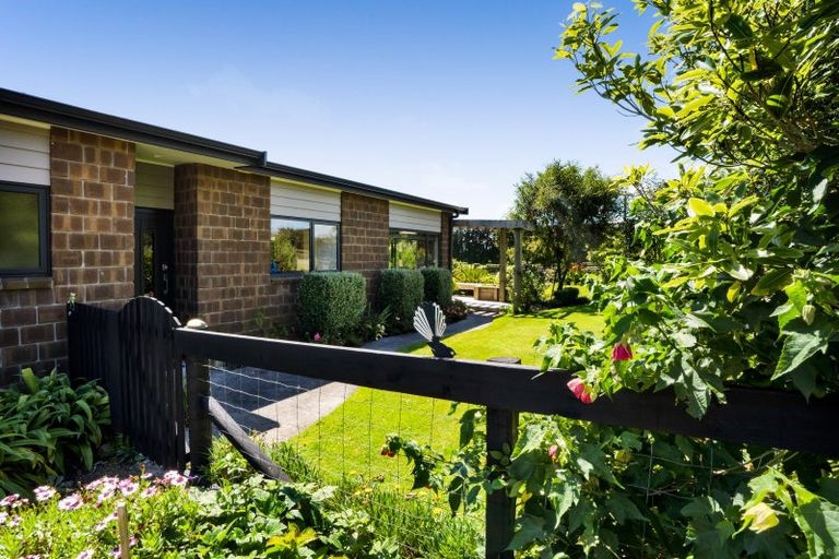 Photo of property in 88 Te Arei Road, Lepperton, New Plymouth, 4373