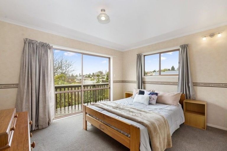 Photo of property in 16 Utuhina Road, Springfield, Rotorua, 3015