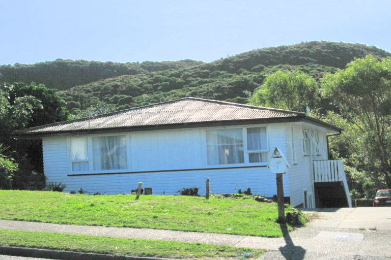 Photo of property in 42 Takapuwahia Drive, Takapuwahia, Porirua, 5022