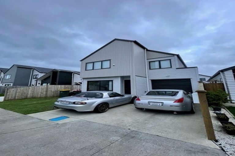 Photo of property in 10 John Burn Road, Takanini, 2110