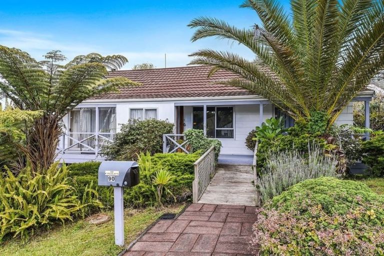 Photo of property in 90 John Downs Drive, Browns Bay, Auckland, 0630