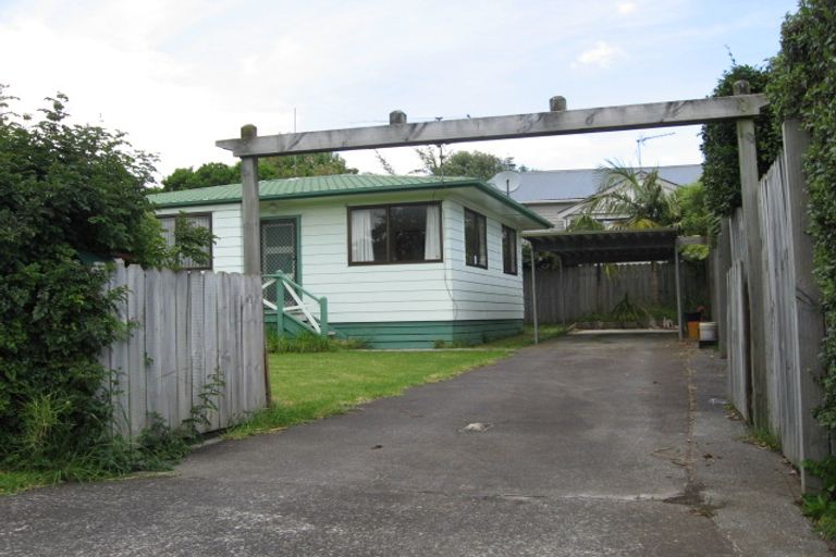 Photo of property in 12 Woodward Avenue, Mangere Bridge, Auckland, 2022