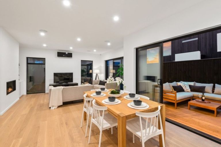 Photo of property in 21 Aikmans Road, Merivale, Christchurch, 8014