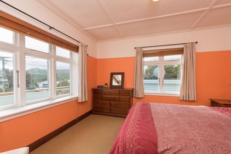 Photo of property in 37 Hudson Street, Island Bay, Wellington, 6023