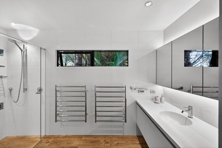 Photo of property in 34 Arapito Road, Titirangi, Auckland, 0604
