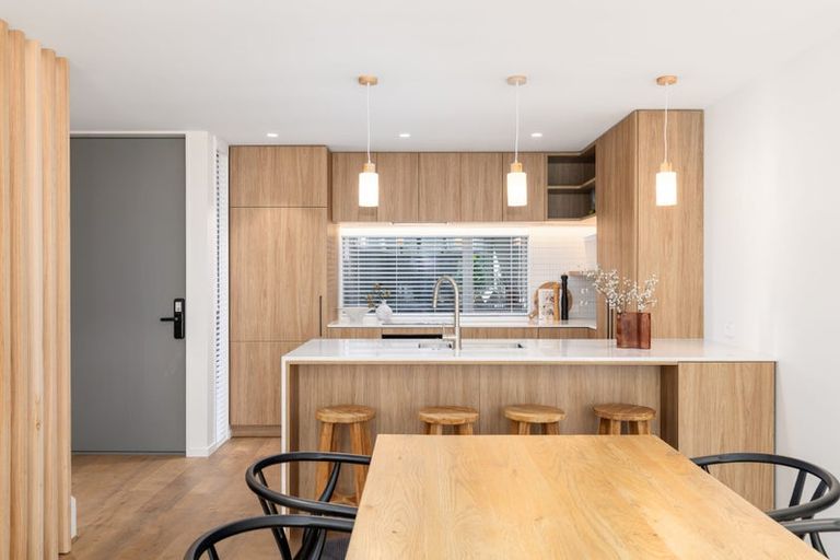 Photo of property in 2/979 Colombo Street, St Albans, Christchurch, 8014