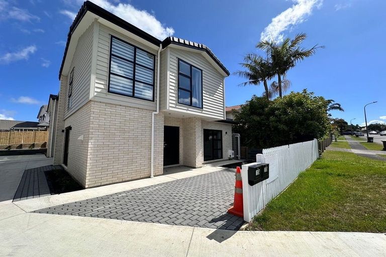 Photo of property in 17a Artesia Close, Shamrock Park, Auckland, 2016