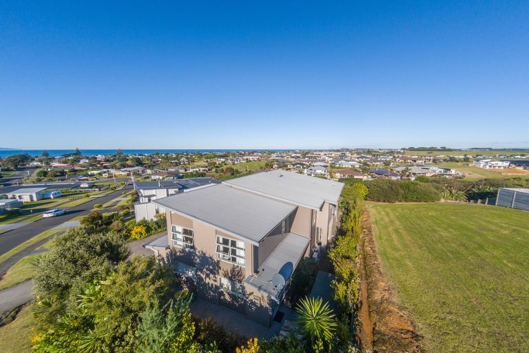 Photo of property in 11 Tohora View, Waihi Beach, 3611