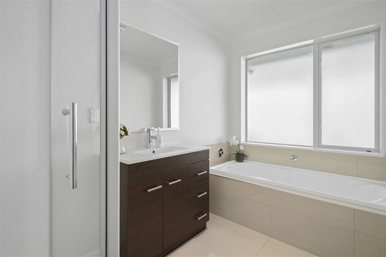 Photo of property in 18 Saint Andrews Hill Road, Mount Pleasant, Christchurch, 8081