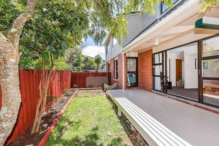 Photo of property in 2/29a Parkvale Road, Karori, Wellington, 6012