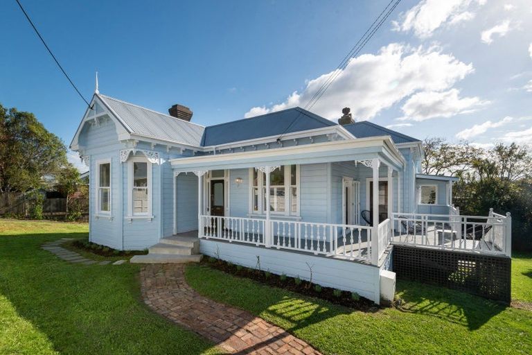 Photo of property in 8 Maritime Terrace, Birkenhead, Auckland, 0626