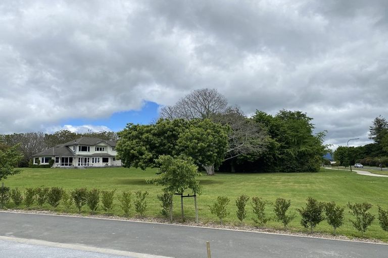 Photo of property in 2 Grove Lane, Omokoroa, 3114