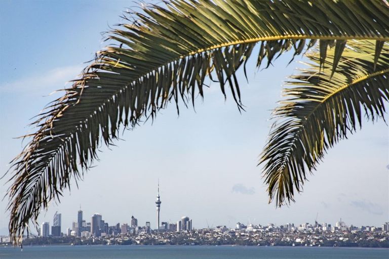 Photo of property in 142 West Harbour Drive, West Harbour, Auckland, 0618