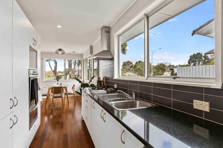 Photo of property in 34 Felgrove Street, Glendene, Auckland, 0602