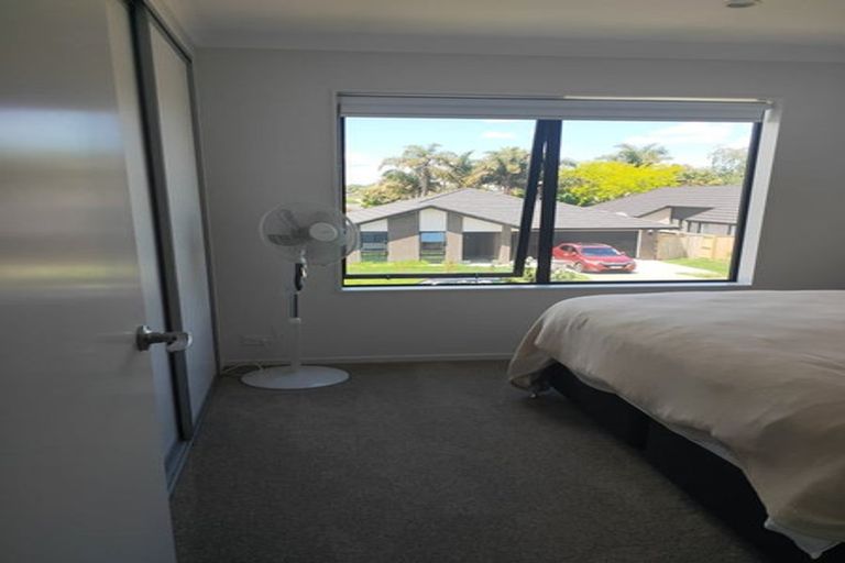 Photo of property in 3a Waituarua Drive, Takanini, 2112