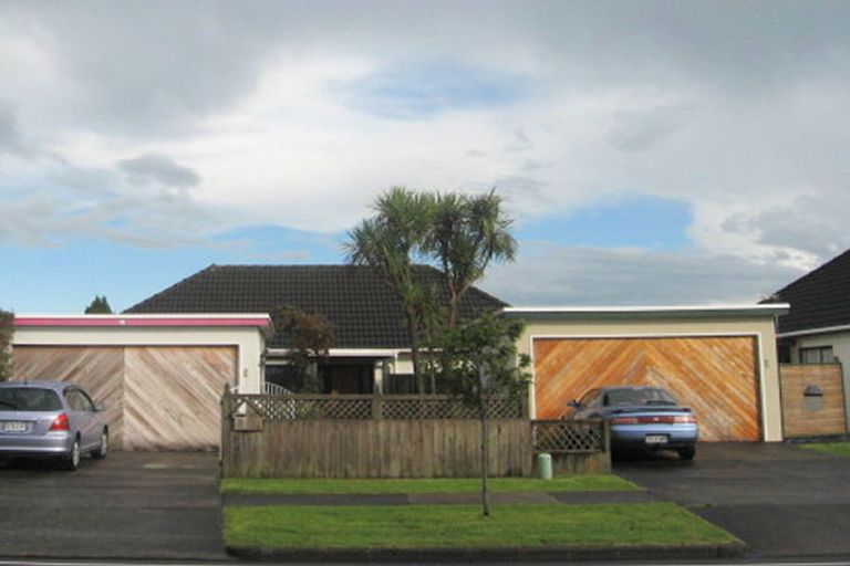 Photo of property in 1/55 Aviemore Drive, Highland Park, Auckland, 2010