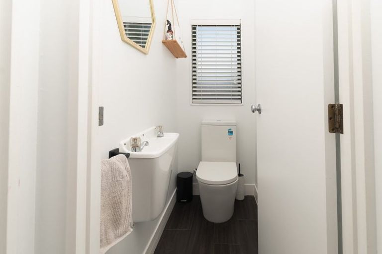 Photo of property in 13 Lanier Place, Glendene, Auckland, 0602