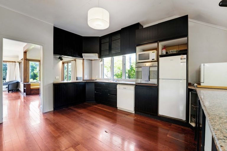 Photo of property in 45 Rock Isle Road, Torbay, Auckland, 0630