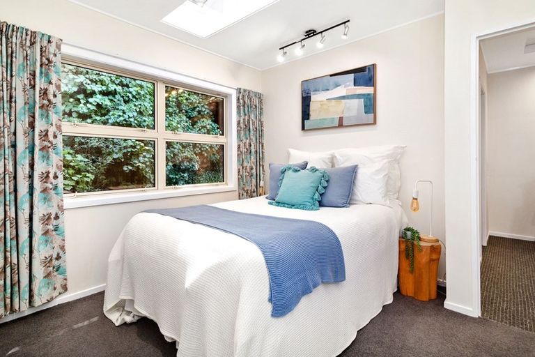 Photo of property in 6a Julia Place, Tawa, Wellington, 5028