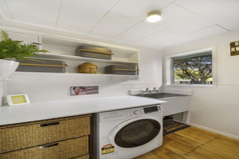 Photo of property in 19 Robert Allan Way, Pakuranga Heights, Auckland, 2010