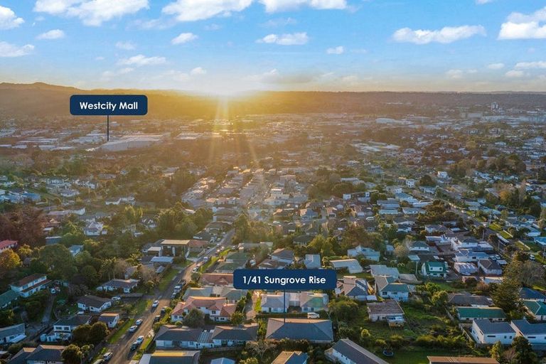 Photo of property in 1/41 Sungrove Rise, Sunnyvale, Auckland, 0612