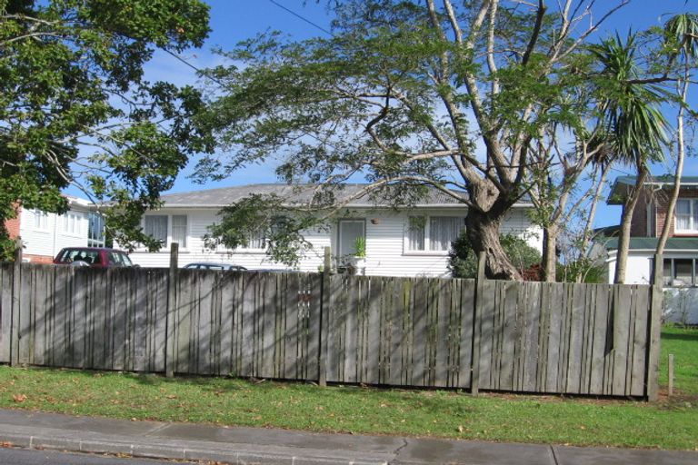 Photo of property in 18 Longburn Road, Henderson, Auckland, 0610