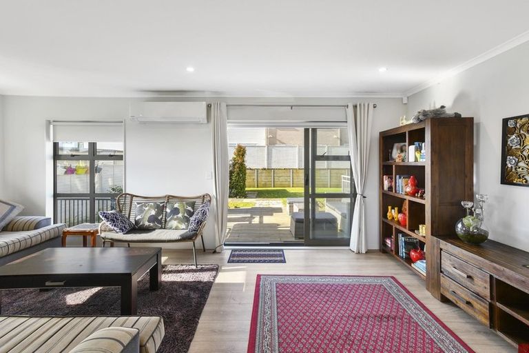 Photo of property in 77 Calluna Crescent, Totara Heights, Auckland, 2105