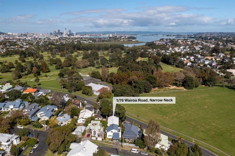 Photo of property in 2/76 Wairoa Road, Narrow Neck, Auckland, 0624