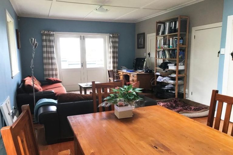 Photo of property in 25 Omar Street, Khandallah, Wellington, 6035